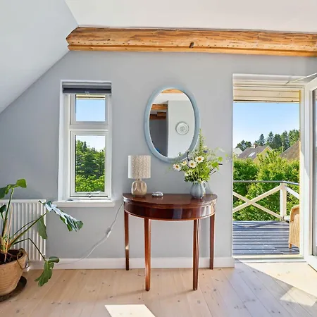 Beautiful Yellow Country By The Water Вилла Millinge