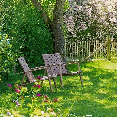 Villa Beautiful Yellow Country By The Water Millinge